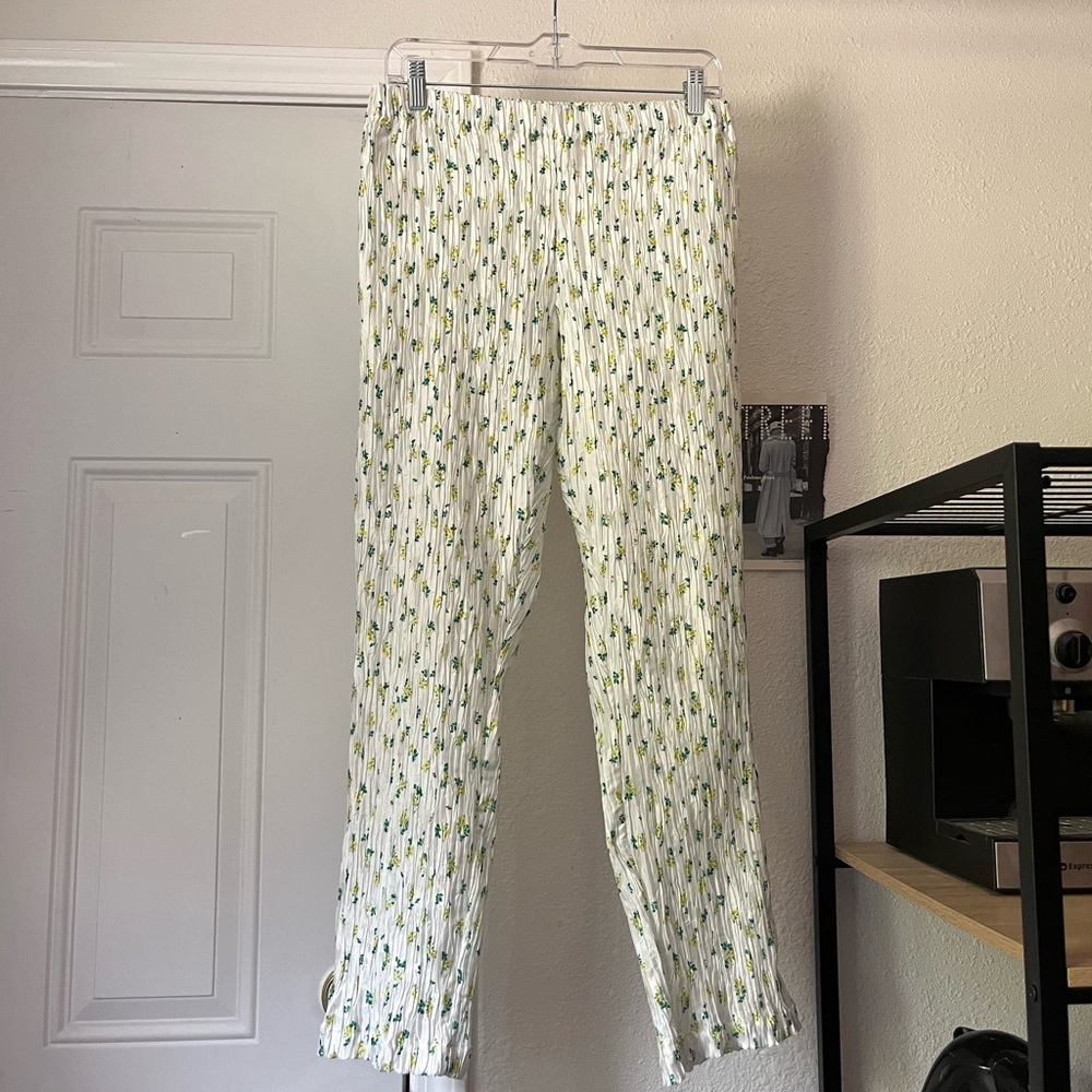 CREATURES OF COMFORT white floral pleated straight leg‎ pants